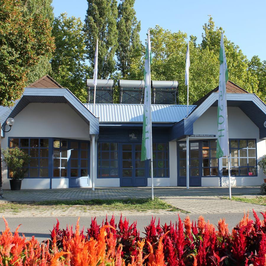 Blue Bike Hostel Balatonszárszó Eksteriør billede